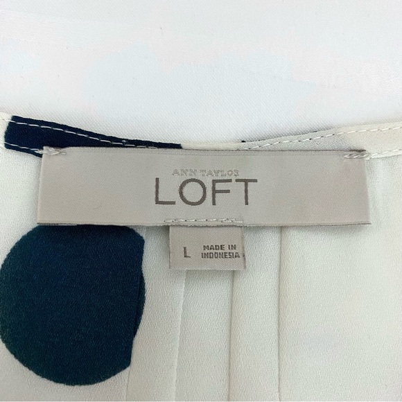 Ann Taylor LOFT Polka Dot Sleeveless Blouse Ruffle V-Neck Ivory & Blue L - Picture 7 of 9